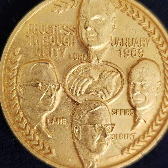 Vintage UTU Commemorative Medallion - Dated 1969 - Picture 5 of 9